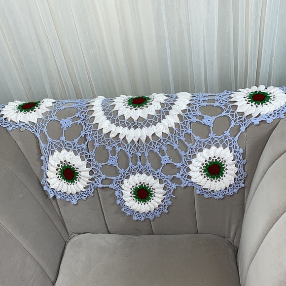 Handmade crochet large doilies - Picture 12 of 13